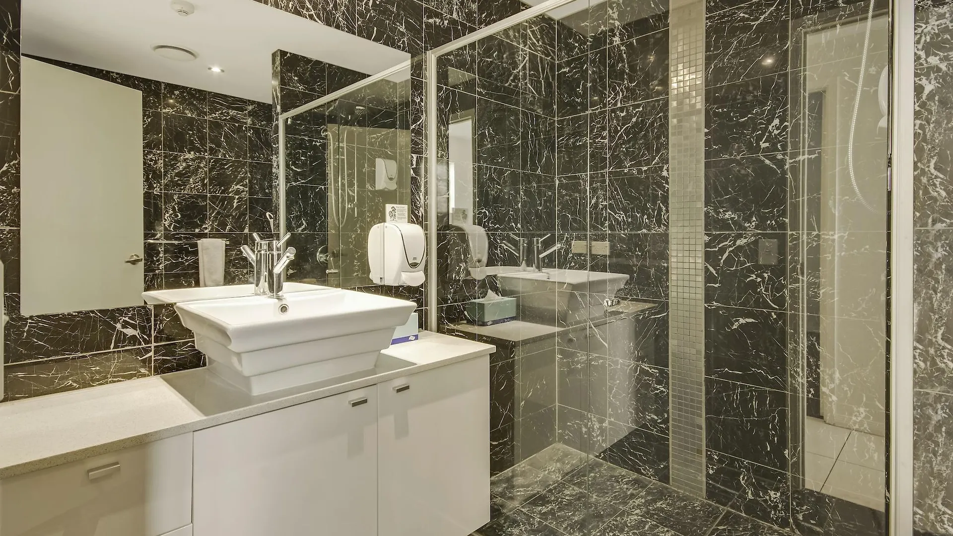 בריסביין The Chermside Apartments